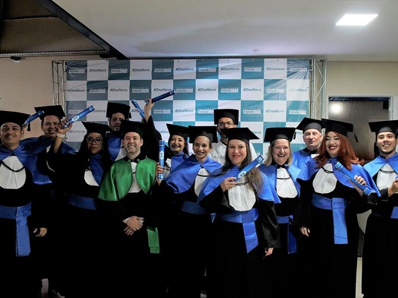 COLAÇÃO DE GRAU DOS FORMANDOS EM ADMINISTRAÇÃO