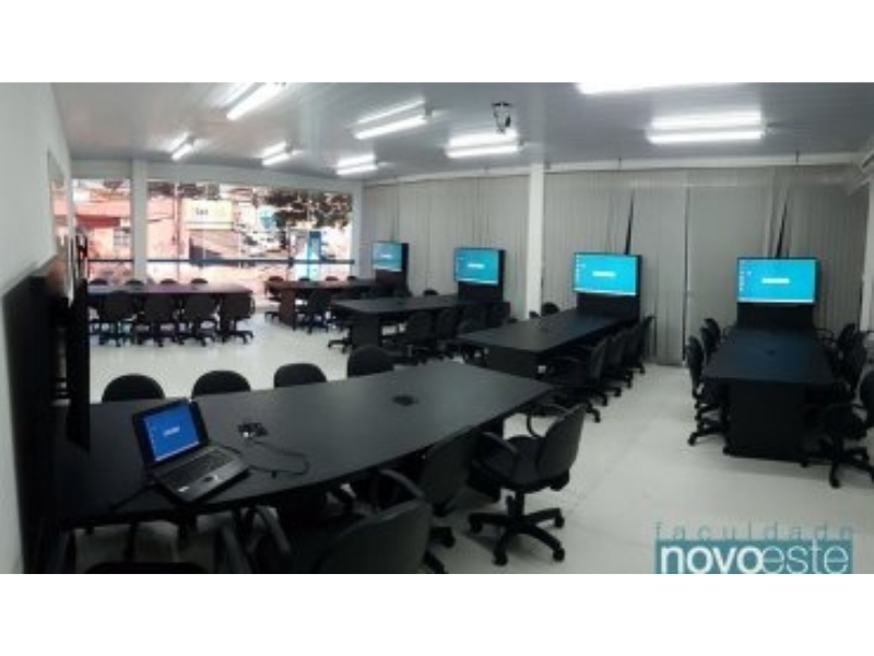 CHAMADAS "SALAS DE AULA DO FUTURO", ESPAÇOS DE APRENDIZAGEM DA FACULDADE NOVOESTE UNEM TECNOLOGIA E METODOLOGIA INOVADORA