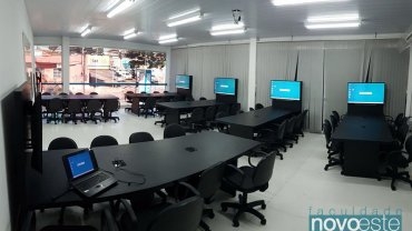 CHAMADAS "SALAS DE AULA DO FUTURO", ESPAÇOS DE APRENDIZAGEM DA FACULDADE NOVOESTE UNEM TECNOLOGIA E METODOLOGIA INOVADORA